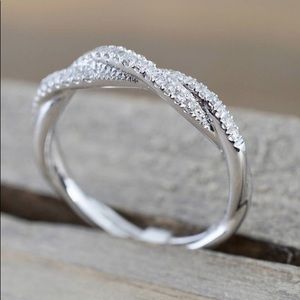 !🌹14K White Gold Infinity Twist Band🌹